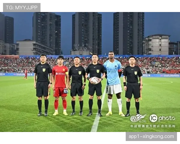 重庆铜梁龙陈纯新笑纳旧主失误 面对上港打入锁定胜局进球